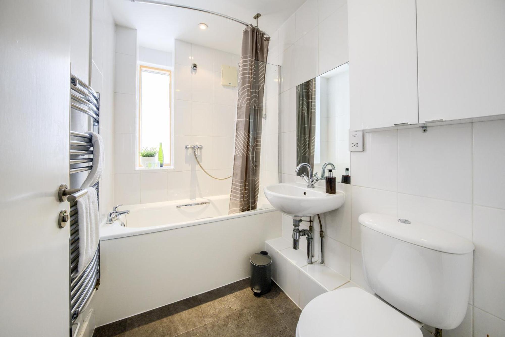 Coventry Large 4-Bed Townhouse By Empower Homes Exteriör bild