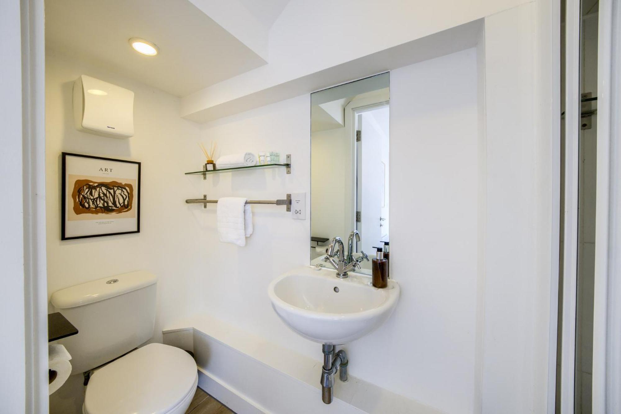 Coventry Large 4-Bed Townhouse By Empower Homes Exteriör bild