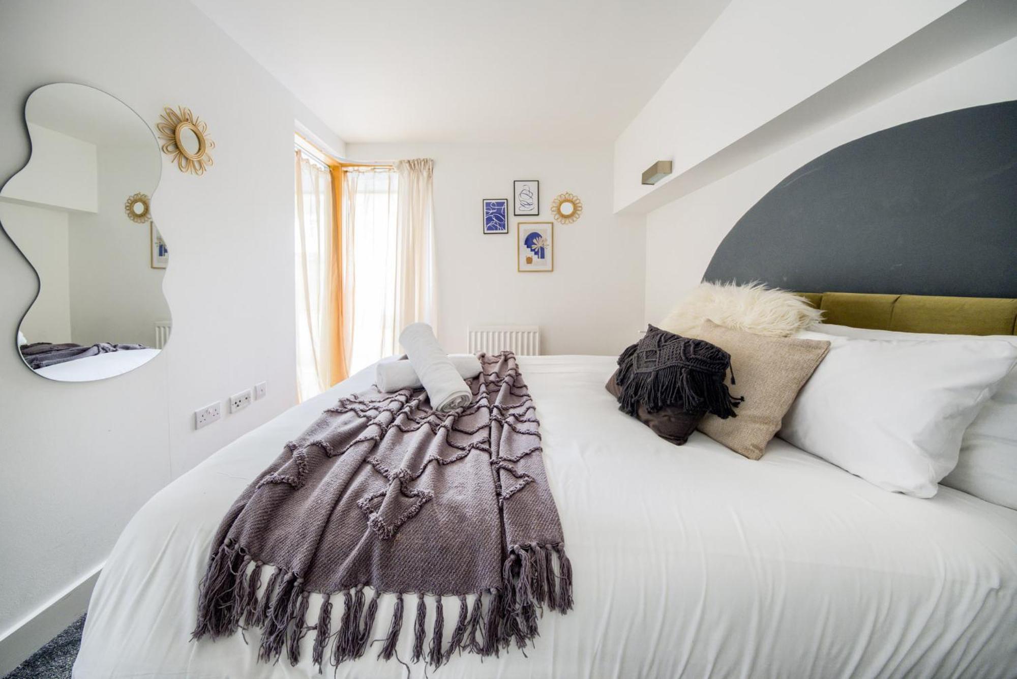 Coventry Large 4-Bed Townhouse By Empower Homes Exteriör bild