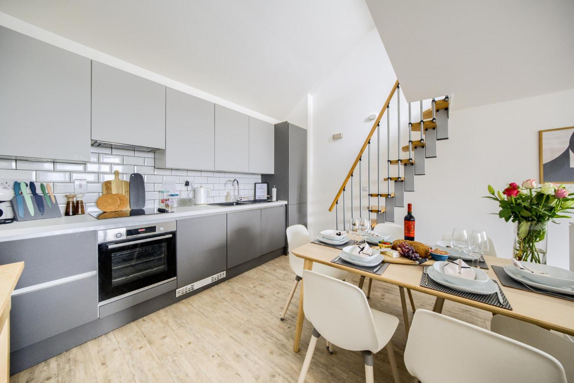 Coventry Large 4-Bed Townhouse By Empower Homes Exteriör bild