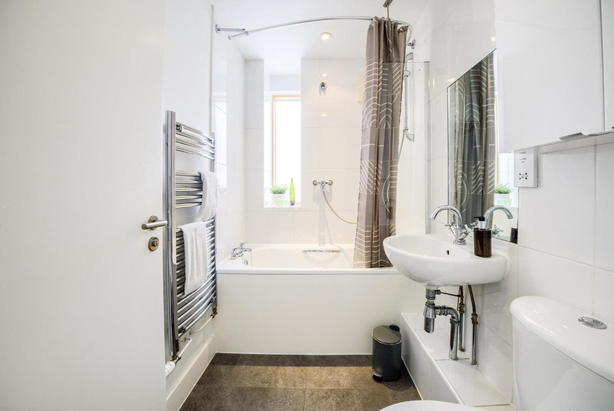 Coventry Large 4-Bed Townhouse By Empower Homes Exteriör bild