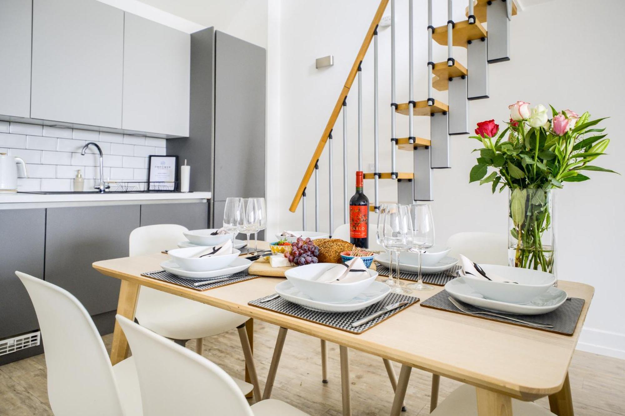 Coventry Large 4-Bed Townhouse By Empower Homes Exteriör bild