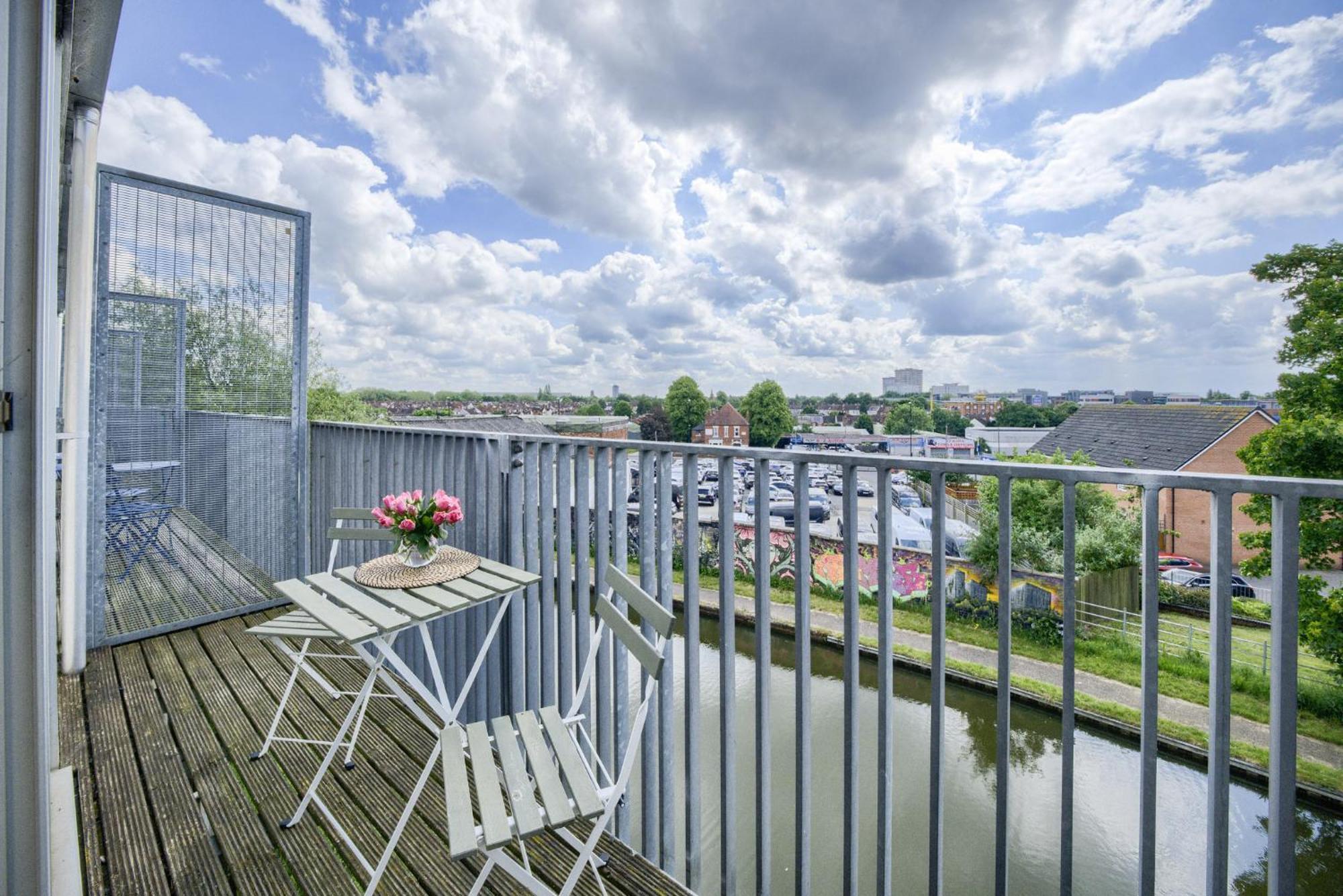 Coventry Large 4-Bed Townhouse By Empower Homes Exteriör bild