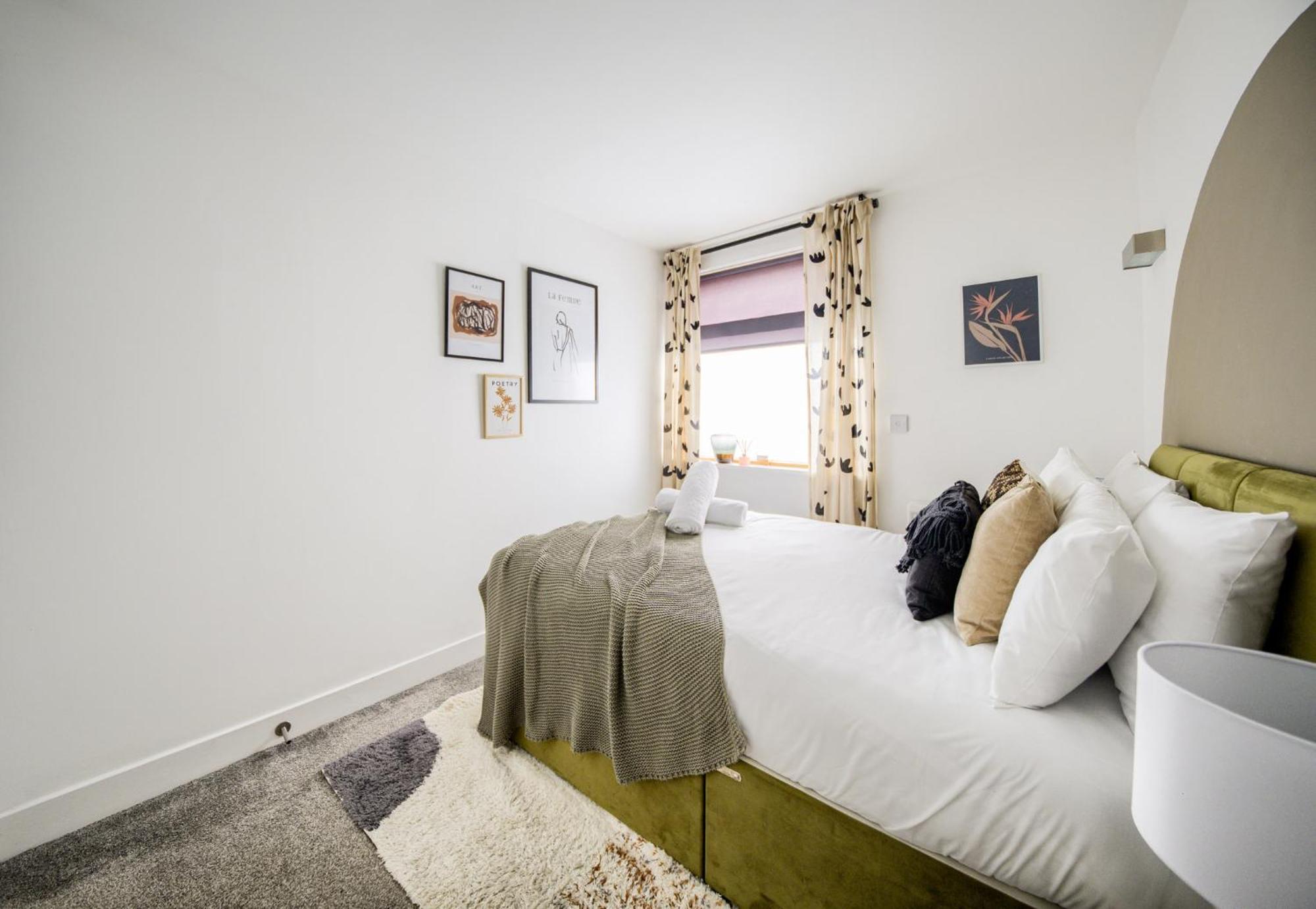 Coventry Large 4-Bed Townhouse By Empower Homes Exteriör bild