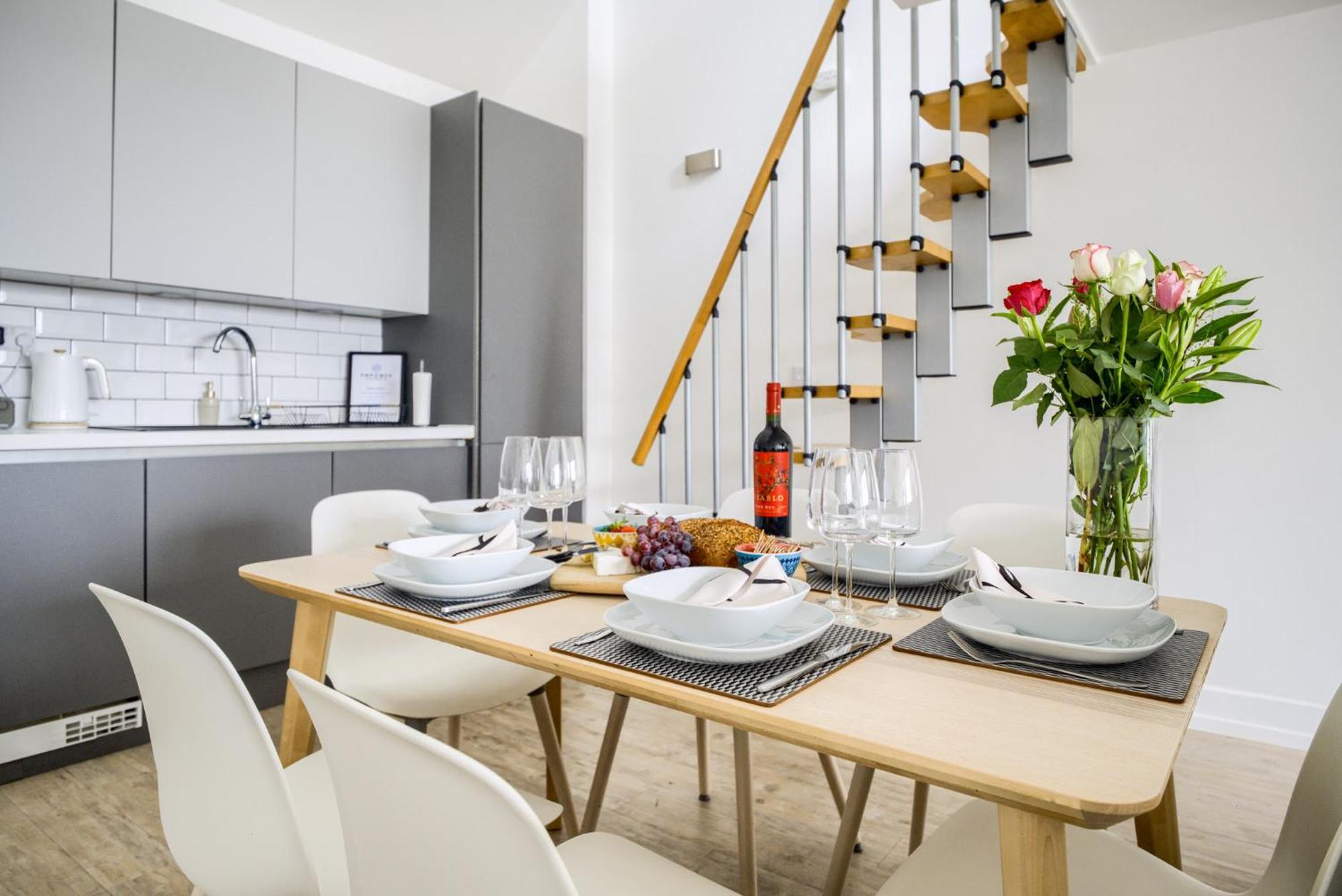 Coventry Large 4-Bed Townhouse By Empower Homes Exteriör bild