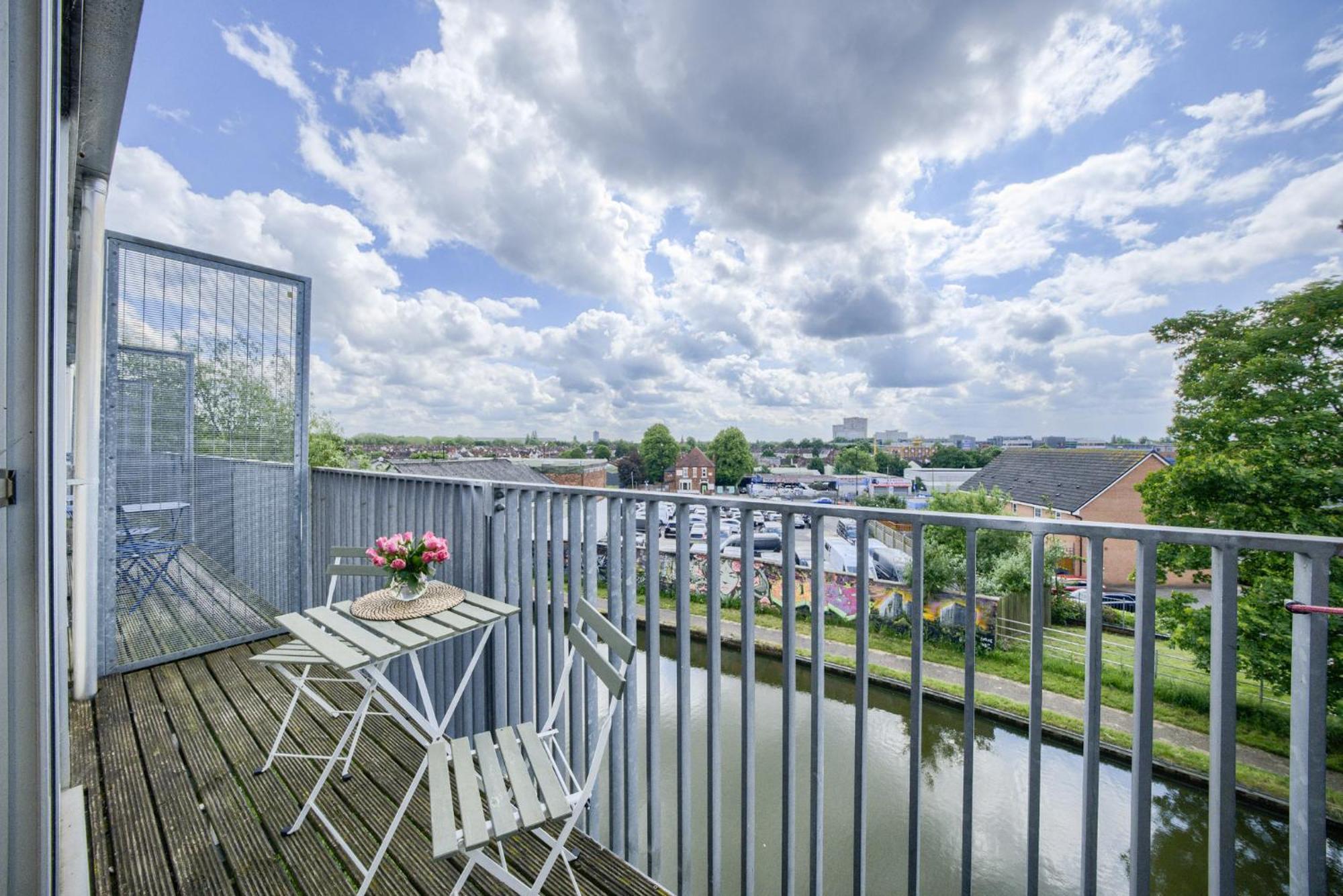 Coventry Large 4-Bed Townhouse By Empower Homes Exteriör bild