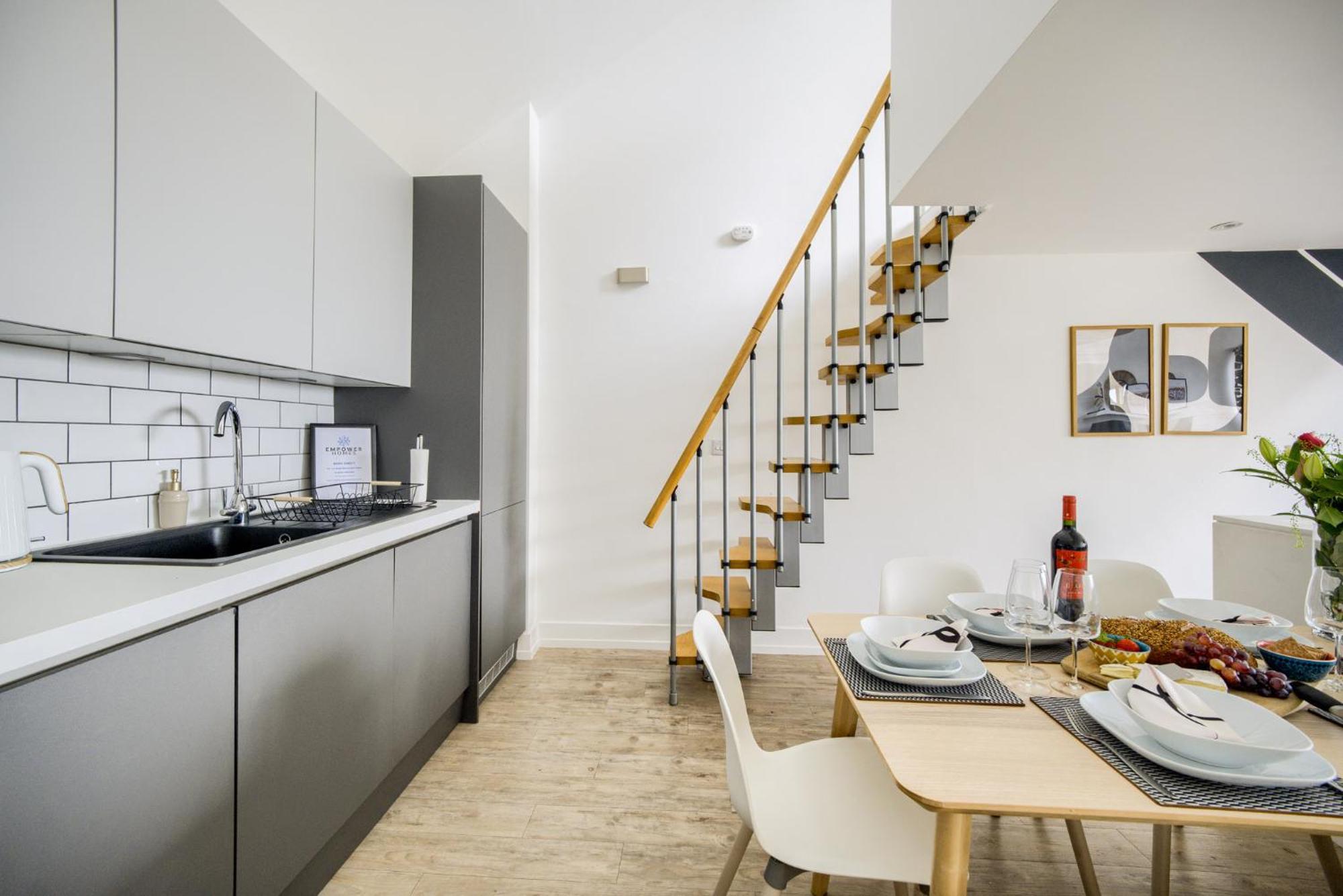 Coventry Large 4-Bed Townhouse By Empower Homes Exteriör bild