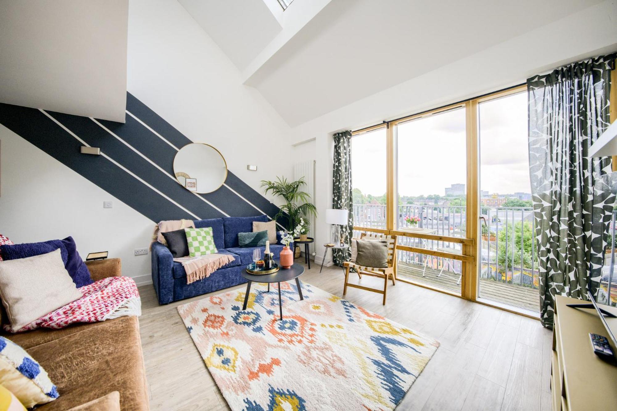 Coventry Large 4-Bed Townhouse By Empower Homes Exteriör bild