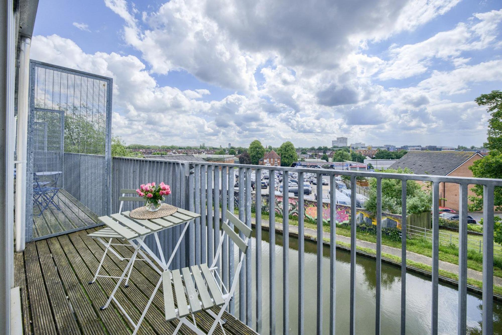 Coventry Large 4-Bed Townhouse By Empower Homes Exteriör bild